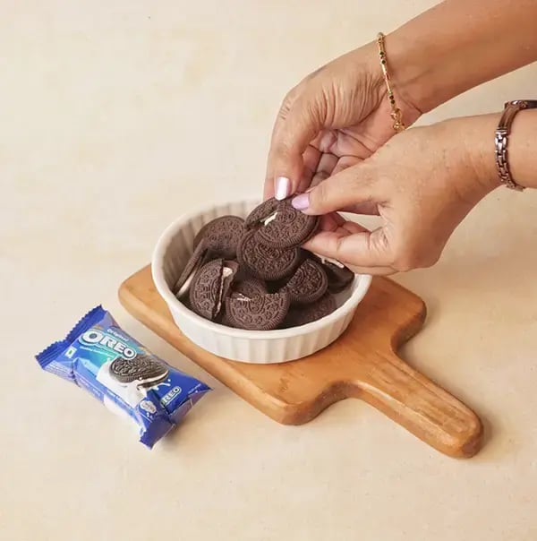 Instant Oreo Chocolate Ladoo For Raksha Bandhan - Break the Oreo cookies into smaller pieces