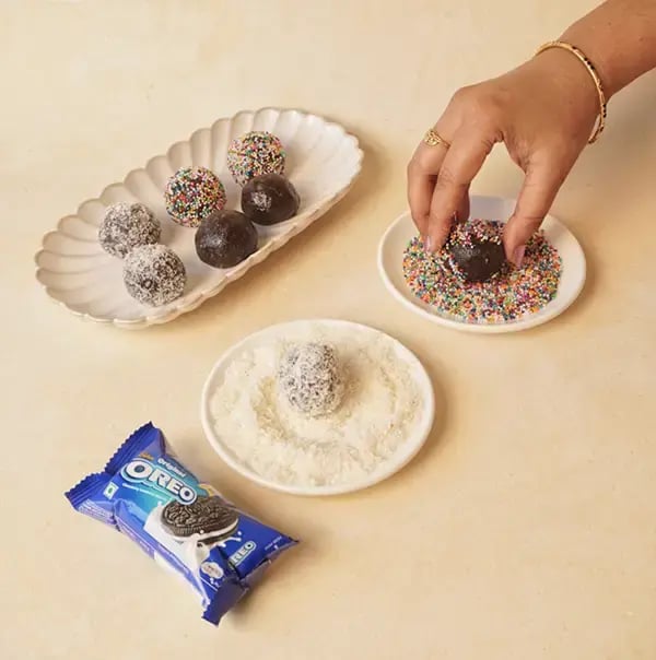 Instant Oreo Chocolate Ladoo For Raksha Bandhan - Coating - chocolate sprinkler or desiccated coconut