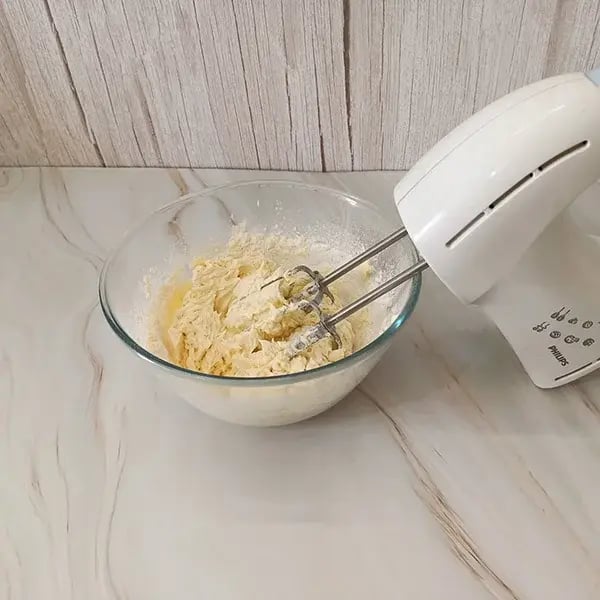 Lemon Cupcake with Whipped Chocolate Ganache Frosting - Sift in the flour