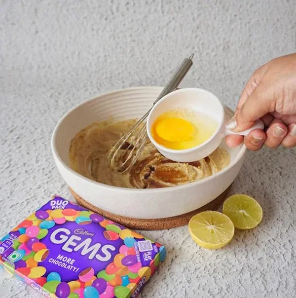 Lemon & Poppy Seeds Muffins with Gems - Add egg