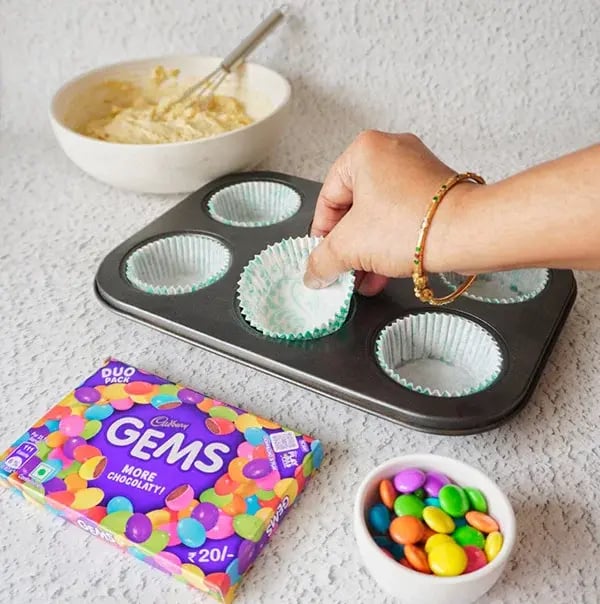 Lemon & Poppy Seeds Muffins with Gems - Muffin tin with paper liners