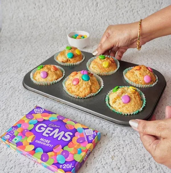 Lemon & Poppy Seeds Muffins with Gems - Muffins cool completely