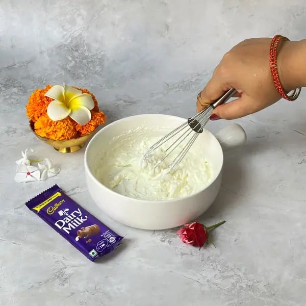 Make This Kesar Elaichi Shrikhand Recipe With Dairy Milk Fusion For Festive Flavors - Beating Hung Curd