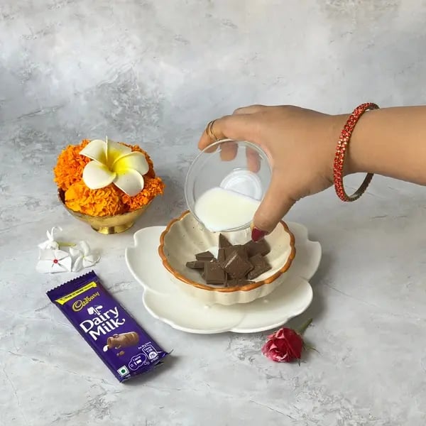 Make This Kesar Elaichi Shrikhand Recipe With Dairy Milk Fusion For Festive Flavors - Melting Chocolate Milk