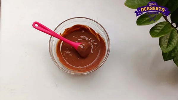 Chocolate Makhana Pops Recipe - Melting Chocolate Bowl