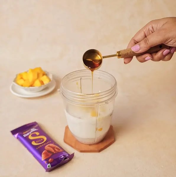Mango Oats Smoothie With Cadbury Silk Crunch Recipe - Chocolate Blended In