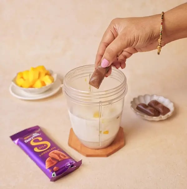 Mango Oats Smoothie with Cadbury Silk Crunch-Toss in chopped Silk chocolate pieces