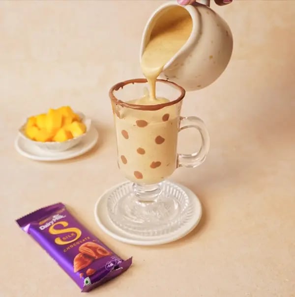 Mango Oats Smoothie with Cadbury Silk Crunch-Carefully pour the blend