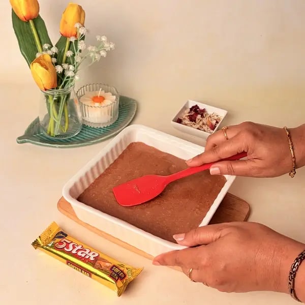 Mawa Kheer Caramel Fudge: A Classic Navratri Dessert Recipe - Spreading Fudge In Tray