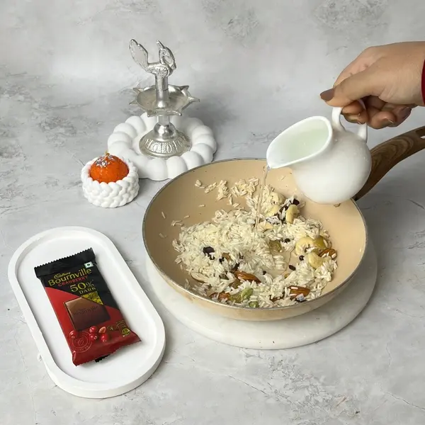 Meethe Chawal Recipe With Bournville And Choco-Gems Crunch For Diwali - Adding Rice Water