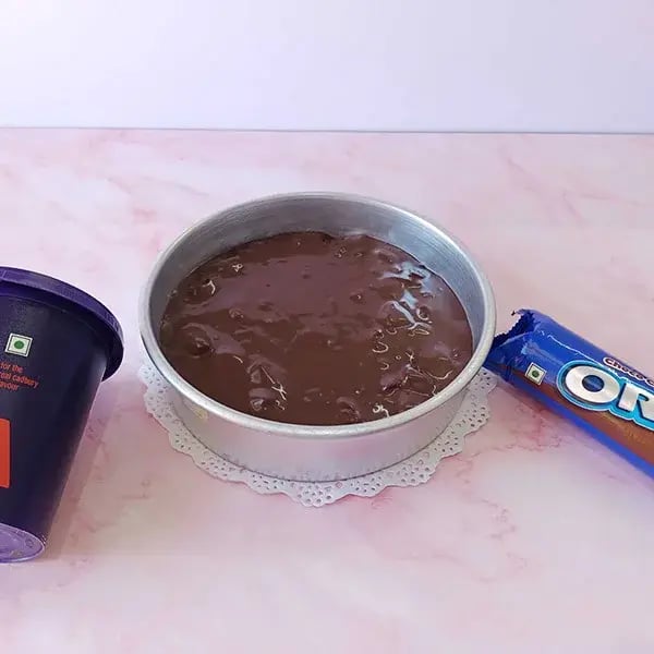 Moist Oreo Chocolate Cake - Pour the batter