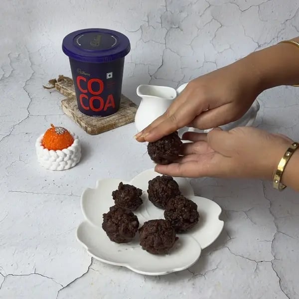 Motichur Laddu Recipe With Cocoa: Give The Classic Diwali Sweet A Rich Twist - Shaping Ladoos