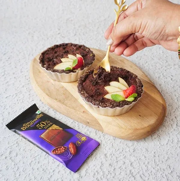 No Bake Chocolate Tart - Garnish with apple slices