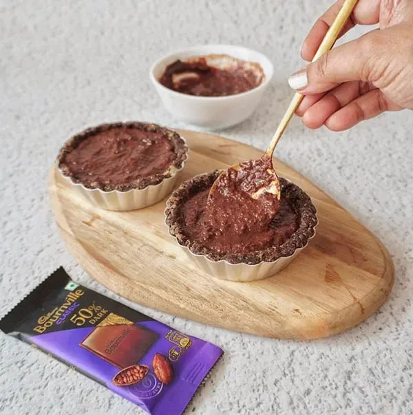 No Bake Chocolate Tart - Pour the blended filling