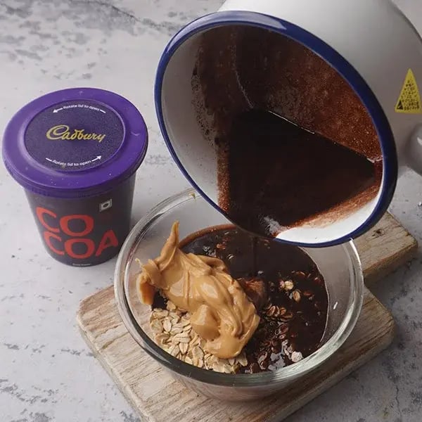 No Bake Oats Cookies - Pour cocoa mixture