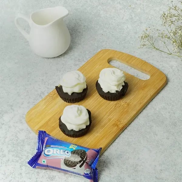 No-Bake Oreo Cupcakes For Thanksgiving-Demold the cakes from the mold