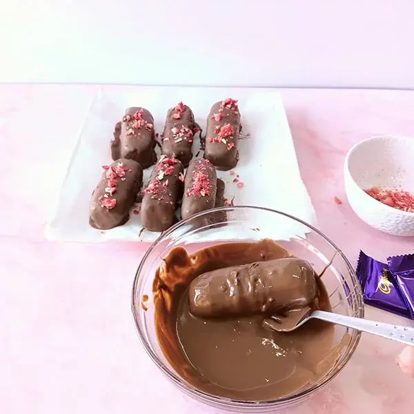 No-Bake Strawberry Chocolate Bars - Sprinkle with some freeze-dried strawberries on top