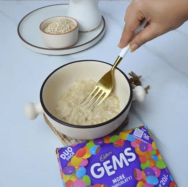 Oatmeal Cookies with Gems Topping - Mash the banana