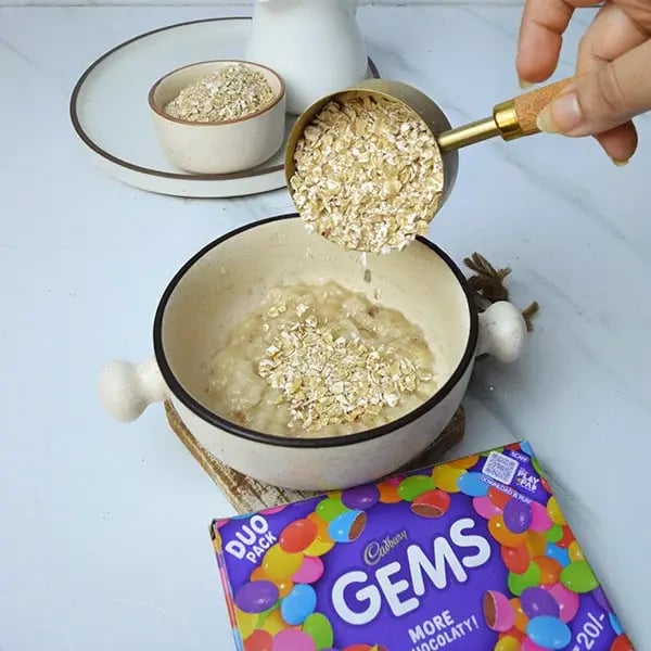 Oatmeal Cookies with Gems Topping - Add oats