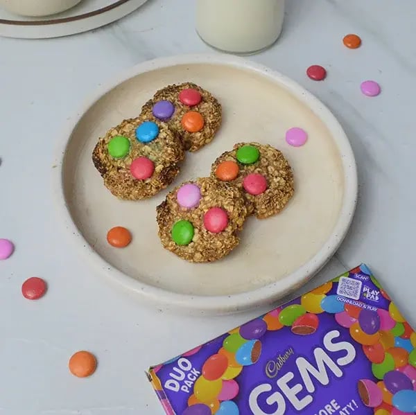 Oatmeal Cookies with Gems Topping - Bake the cookies
