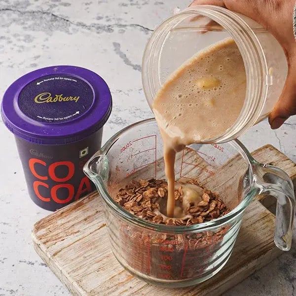 Oats Chocolate Muffins - Pour the blended banana