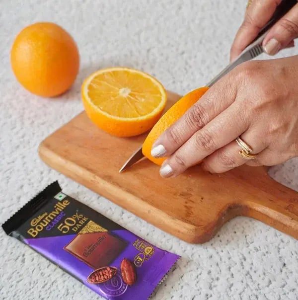 Orange Chocolate Mousse with Pistachio - Slice the oranges