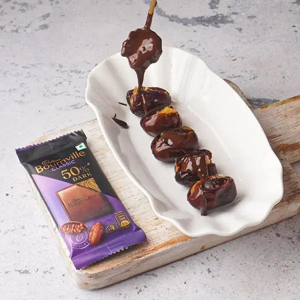Orange Chocolate Stuffed Dates - Spread the chocolates