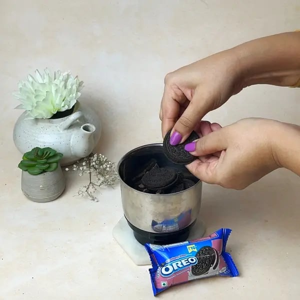 Oreo Bournville Shot - Oreo Cookies Blending