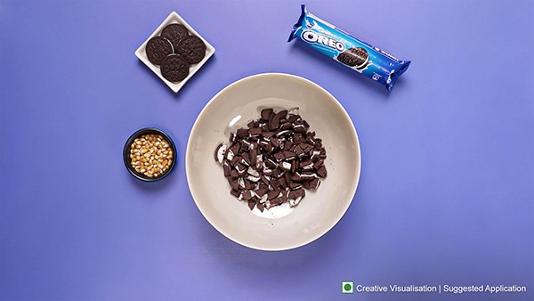 Oreo Caramel Popcorn Recipe - Crushed Oreo Cookies