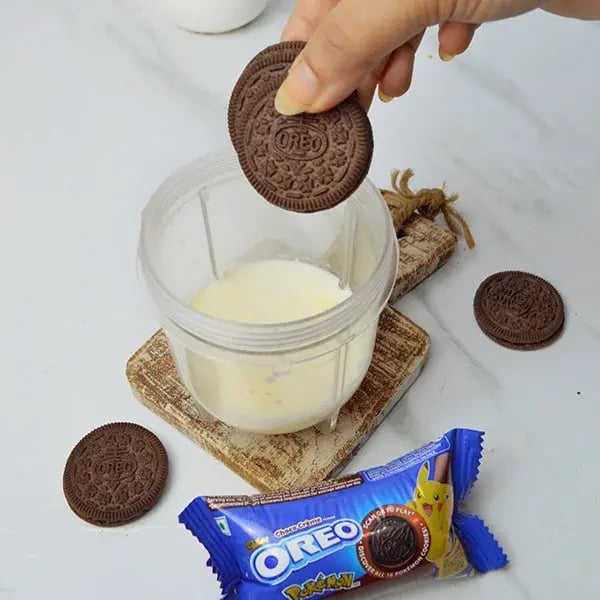 Oreo Caramel Pudding with Pistachio Dust - Pour milk, add Oreo biscuits