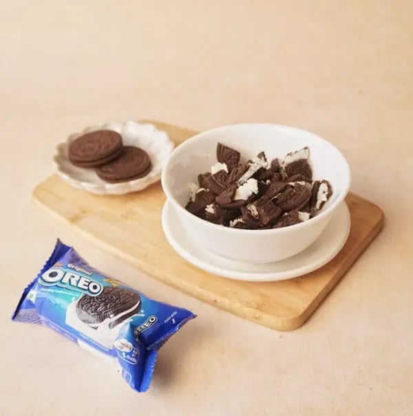 OREO Chocolate Bar with Cadbury Dairy Milk-Crush the OREO cookies