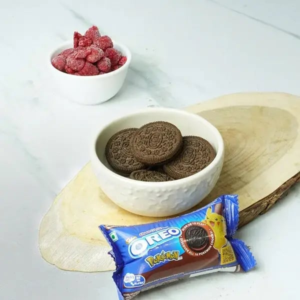 Oreo Chocolate Lemon Raspberry Tart - Oreo biscuits in a bowl