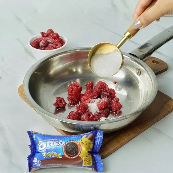 Oreo Chocolate Lemon Raspberry Tart - Add raspberries & sugar