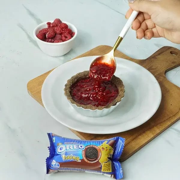 Oreo Chocolate Lemon Raspberry Tart - Remove the tart tin