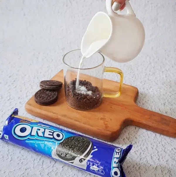 Oreo Coffee - Pour a small amount of milk