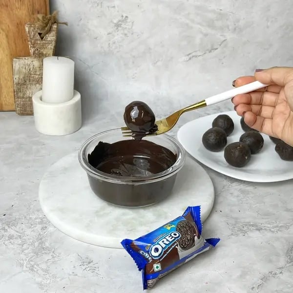 Oreo Cookie Ball - Dipping Chocolate Balls