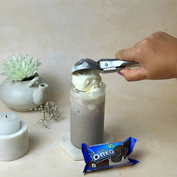 oreo-cookies-and-cream-frappe