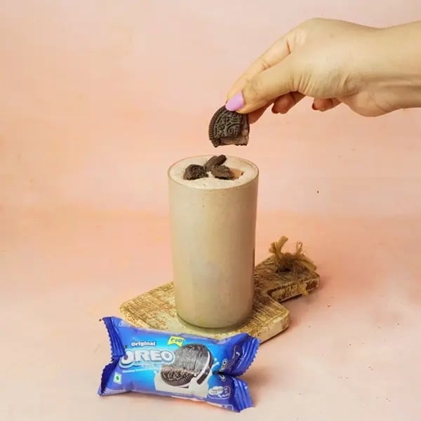 Oreo Cream And Cookie McFlurry-Pour the milkshake into glasses