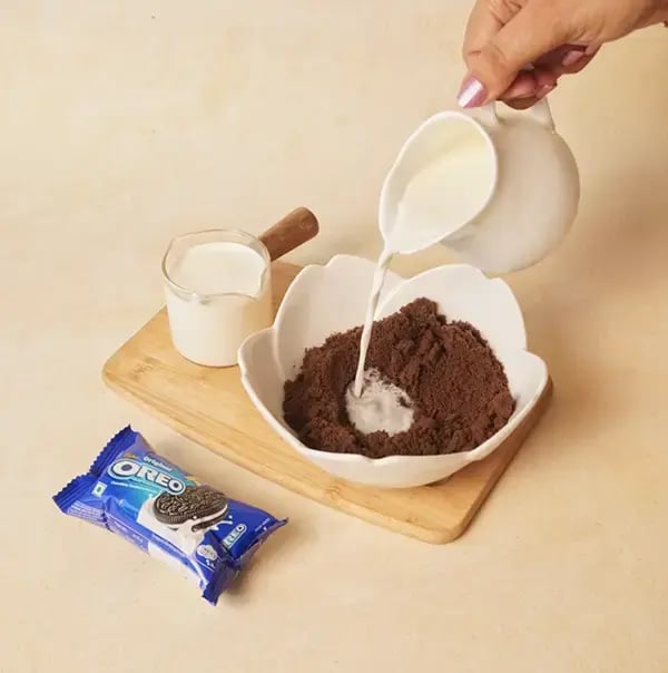 Oreo Dessert For Raksha Bandhan - Add a small amount of milk
