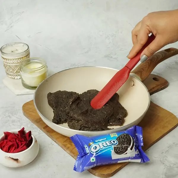 Oreo Diya Sweet For Diwali-Gently start mixing all ingredients