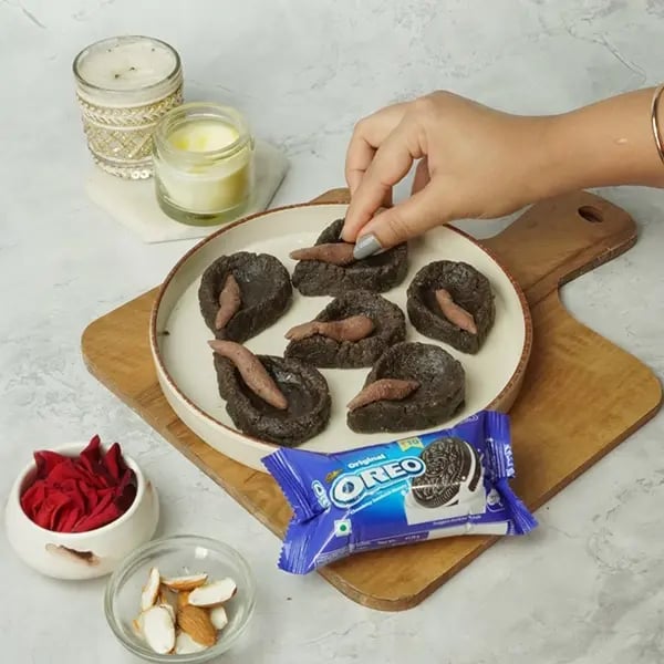 Oreo Diya Sweet For Diwali-make cotton wicks with Oreo cream