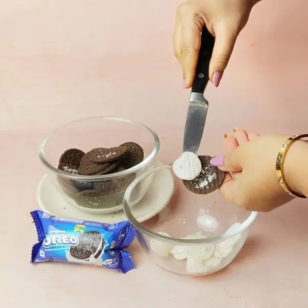 Oreo Dora Pancake-Lets first separate the Oreo cream