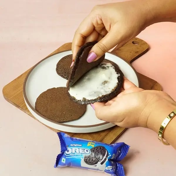 Oreo Dora Pancake-Take one piece and spread a generous amount