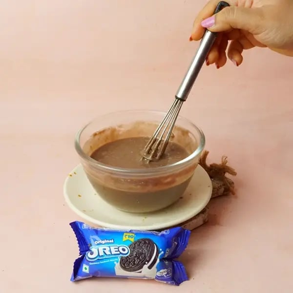 Oreo Dora Pancake-Whisk the batter well until slightly