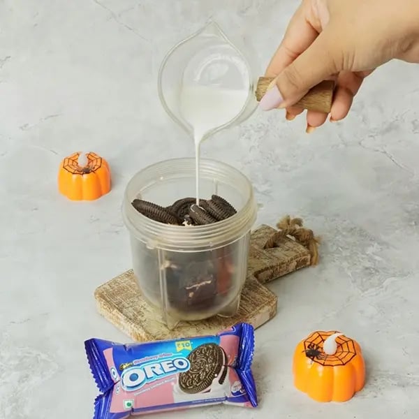 Oreo Eyeball Truffle-break Oreo cookies in a blending jar