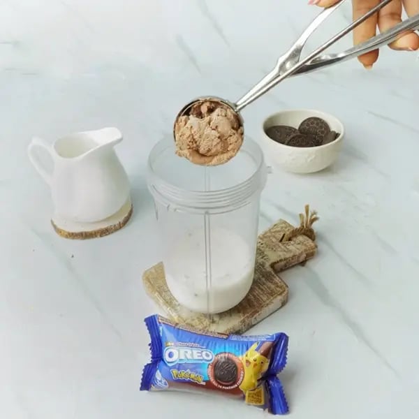 Oreo Falooda Shake with Pistachio and Almond-Now add ice cream