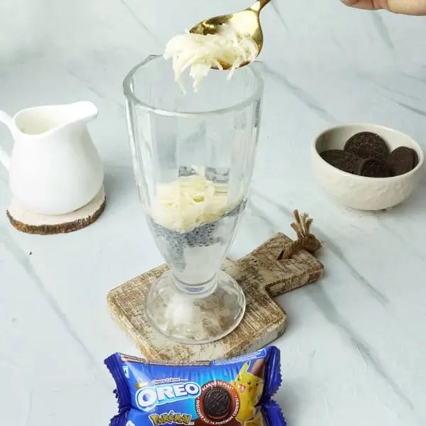 Oreo Falooda Shake with Pistachio and Almond-Now add boiled vermicelli