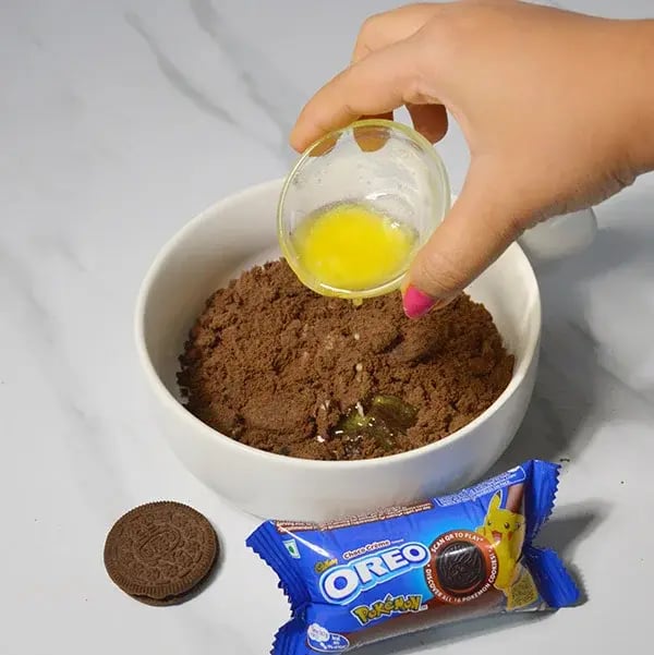 Oreo Frozen Brownie Delight - Crush the separated cookies