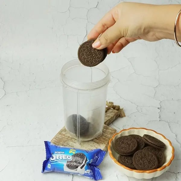Oreo Ice-cream Sandwich Cake-Add Oreo cookies to a blender jar