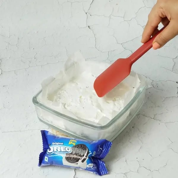 Oreo Ice-cream Sandwich Cake-Transfer half the cookie powder